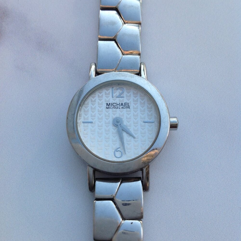 Michael Kors Watch Branded Face Silver Bracelet for Ladies - Picture 6 of 16